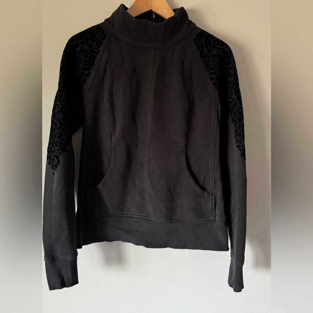 Lululemon sweatshirt sweater size 10